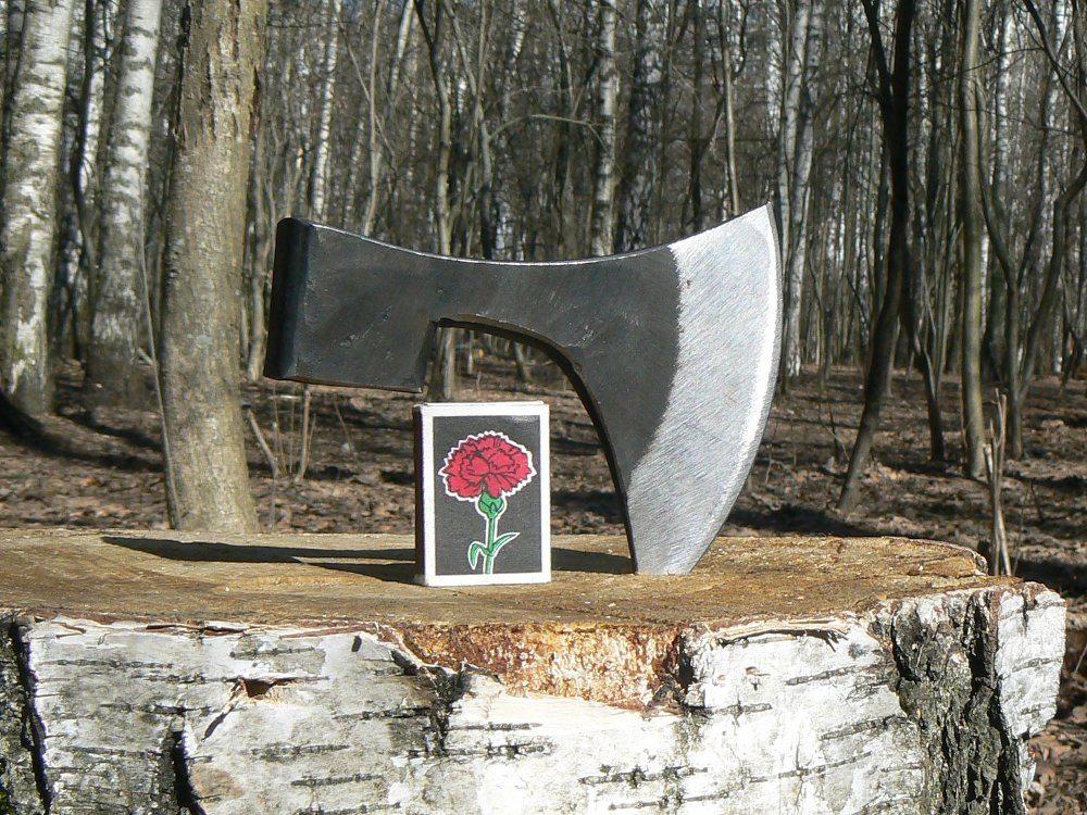 Средний кованый топор без топорища